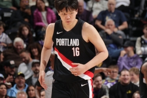 拿下生涯首分！拓記：楊瀚森罰球時(shí)現(xiàn)場(chǎng)隱約傳來(lái)“MVP”的呼喊聲