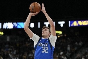 樂(lè)透秀首秀都啥表現(xiàn)？探花34分 弗拉格兩雙 11人登場(chǎng)8人得分上雙