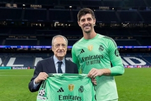 庫爾圖瓦達(dá)成皇馬生涯出戰(zhàn)300場里程碑，賽后獲贈紀(jì)念球衣