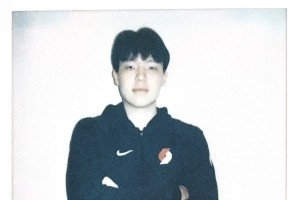 全員集結！開拓者曬球隊簽名明信片 利拉德領銜&楊瀚森中文簽名