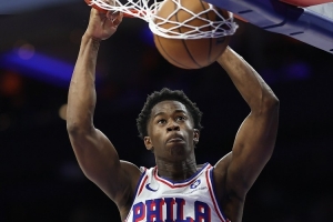 這新秀炸裂??！埃奇庫(kù)姆已經(jīng)砍下32分 超越AI創(chuàng)造隊(duì)史首秀新紀(jì)錄