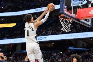 隊(duì)史第二位！文班揭幕戰(zhàn)砍至少30分10板 上一位是04年的鄧肯