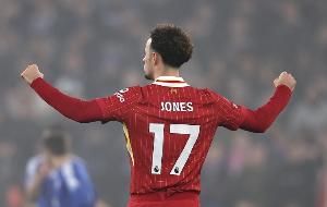 柯蒂斯-瓊斯完成98次向前傳球，創(chuàng)本賽季歐冠單場比賽紀(jì)錄