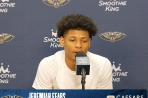 7號(hào)秀費(fèi)爾斯：我對(duì)自己要求嚴(yán)格今天表現(xiàn)還可以 我還得繼續(xù)練