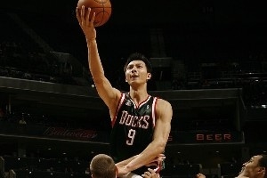 中國球員常規(guī)賽首秀表現(xiàn)如何？易建聯(lián)9分最高 強如姚明首戰(zhàn)0分2犯