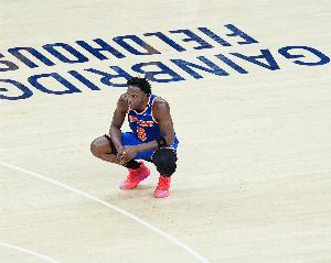 邁克-布朗：阿努諾比就是個(gè)怪物 他是今天我們的最佳防守球員