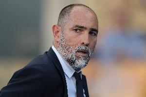 不敵皇馬！亨利談?dòng)任模簣D多爾才剛來，沒有理念的話踢球很難