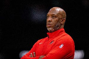 教練生涯結(jié)束了吧？比盧普斯今年4月份剛與開(kāi)拓者簽多年續(xù)約合同