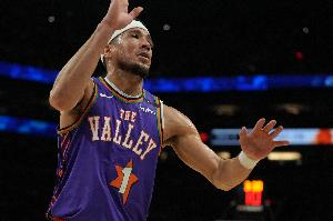 布克：預(yù)計(jì)自己很快能修正疲軟的表現(xiàn) 得到31分并沒令我寬慰