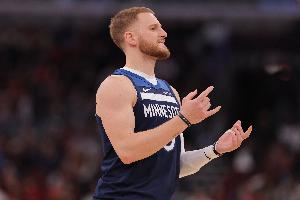 Haynes：迪文岑佐將作為首發(fā)控衛(wèi)出戰(zhàn)今天的揭幕戰(zhàn)！