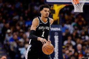 媒體人：文班持球像超超超大杜蘭特 濃眉&萊夫利在面前顯得都小了