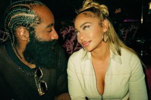 哈登撩妹：跟朋友要電話 早上8點(diǎn)連打5次還開視頻 女友稱他不會(huì)撩