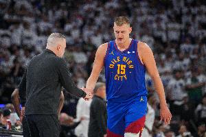 馬龍：我總是驚嘆于約基奇的持續(xù)性 很榮幸我能執(zhí)教他十年