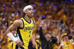 手感冰涼！內(nèi)姆哈德半場5中0拿到4分4助 三分2中0