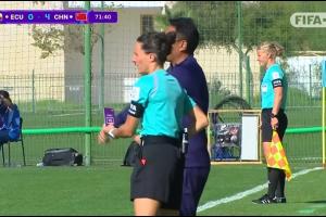 挑戰(zhàn)VAR失??！中國女足U17挑戰(zhàn)對手禁區(qū)手球，主裁回看后駁回