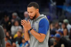 庫里：這不是和戈登的一對一較量 而是要摒棄復(fù)雜戰(zhàn)術(shù)找到得分點