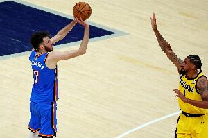 進(jìn)攻效率太低！霍姆格倫半場(chǎng)5中1僅拿5分2板1助2斷