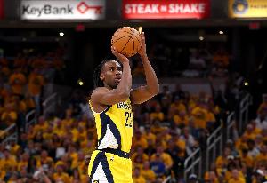 狀態(tài)一般！內史密斯7中2僅拿5分7板  6犯離場