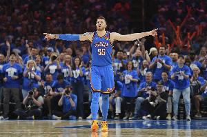 兢兢業(yè)業(yè)！哈爾滕施泰因4中2貢獻5分14板 正負值+6