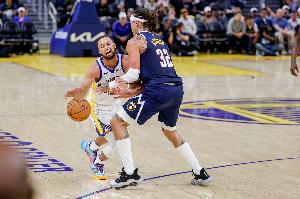 當(dāng)庫里隊(duì)友是啥感覺？霍福德：這也太爽了 以前在對(duì)家&現(xiàn)在換位了