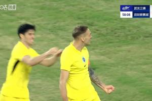 再入一球！十人新鵬城客場(chǎng)2-0領(lǐng)先三鎮(zhèn)，杜加利奇包抄破門