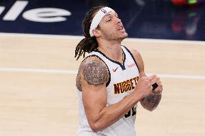 呂奉先！戈登超級慢三步碾著三人防守強(qiáng)硬2+1打進(jìn)拿下個人第48分