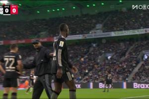 久攻不下！拜仁第59分鐘調整鋒線，杰克遜被換下，格納布里登場