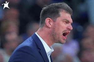 媒體人：斯普利特策略對(duì) 勇士背靠背&年齡大 用田徑大隊(duì)轟沒(méi)毛病