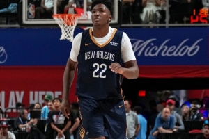 頗有亮點！13號秀德里克-奎因11投6中砍下15分6板2帽 造文班六犯