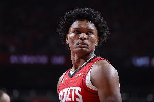 狀態(tài)低迷！阿門8投僅2中拿到10分4板 罰球10中6