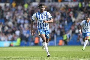 巴萊巴發(fā)帖“來(lái)到老特拉福德”后刪除，被球迷調(diào)侃暗示想去曼聯(lián)