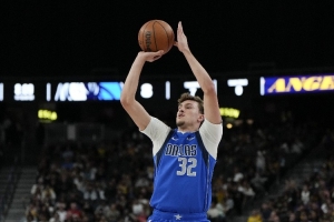 弗拉格成為單場至少15分5板5助第二年輕的球員 僅次于詹姆斯