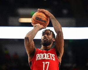 還是不行！伊森半場(chǎng)3投1中拿到2分4板 正負(fù)值-3