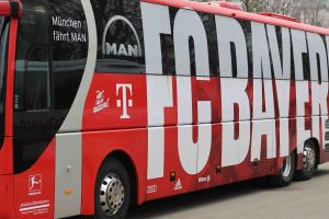 記者：拜仁大巴遭遇堵車，對陣門興的比賽可能推遲15分鐘開球