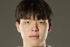 楊毅：開拓者空間很差&就指著楊瀚森拉開空間 他現(xiàn)在沒必要增重