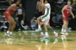 腦后長(zhǎng)眼！林葳頂著兩人防守 腦后no look pass妙傳隊(duì)友德米爾