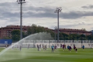 西媒：孔德參加今日訓練，拉菲尼亞、萊萬、奧爾莫等多人缺席