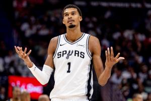 ??你覺(jué)得文班亞馬本賽季是否可能會(huì)拿下四雙？