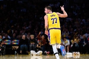 開(kāi)季連續(xù)兩場(chǎng)40+有多難？一共4人做到 077比肩濃眉MJ 大帥連掄7場(chǎng)