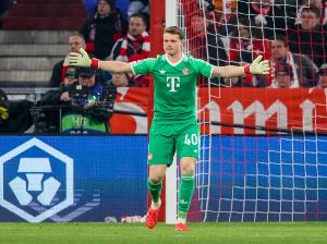 烏爾比希禁區(qū)外停球時(shí)皮球碰手臂，主裁：因?yàn)榉磸椙蜻@球沒(méi)有問(wèn)題