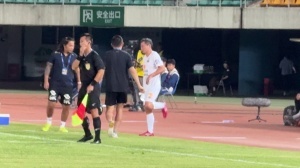 第四級(jí)別聯(lián)賽中的60后，朱駿傷退