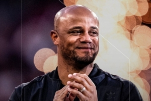 開季13連勝追平AC米蘭五大聯(lián)賽紀錄，拜仁官方曬孔帕尼海報