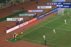 周定洋剪刀腳飛鏟引發(fā)兩隊(duì)沖突！最終張修維、周定洋各吃一黃！