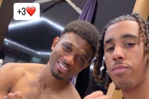 力克布萊頓！約羅社媒曬賽后更衣室與阿瑪?shù)鲁嗦闵仙碜耘模?3分