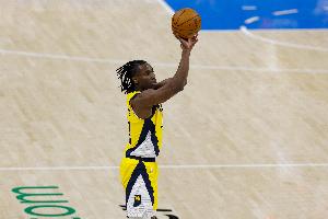 穩(wěn)定射手！內史密斯11中5拿下15分1板1助1帽 次節(jié)獨得11分