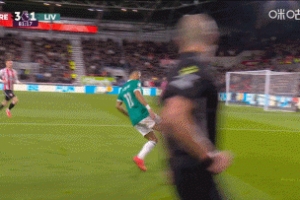 被換下前，維爾茨空位傳中直接送給對(duì)手