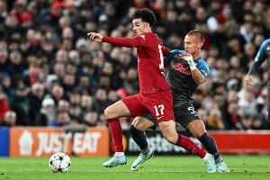 斯洛特：瓊斯的傷情等待確認，他要求被換下但能自己走下場