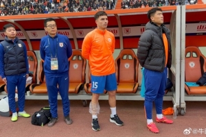 賽前臨時更換外援，記者：路易斯-洛佩斯在場邊，受傷了