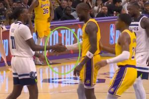 乖是真乖！八村都沖刺準(zhǔn)備干架了 空中被拽下的艾頓握手言和了