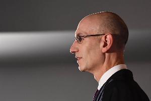 相比殺伐果斷的斯特恩 蕭華略顯柔和 這次他能帶聯(lián)盟度過(guò)危機(jī)嗎？